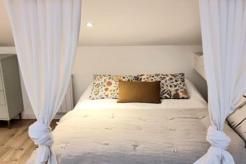 Postel nebo postele na pokoji v ubytování Nid douillet - Hypercentre - Gare - Métro - Wifi