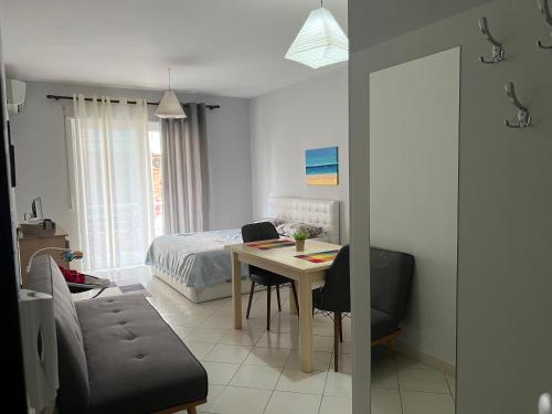 Ένα ή περισσότερα κρεβάτια σε δωμάτιο στο Emi Sol Apartment