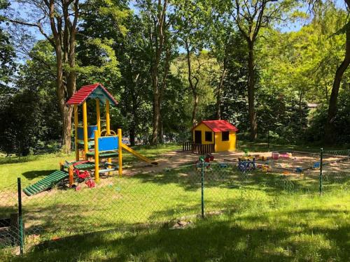 Parc infantil de Przytulny apartament w spokojnej dzielnicy Sopotu