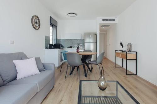 Cozy 1BR in Ben Yehuda by Holiday Rentals