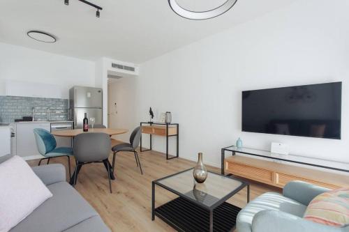 Cozy 1BR in Ben Yehuda by Holiday Rentals