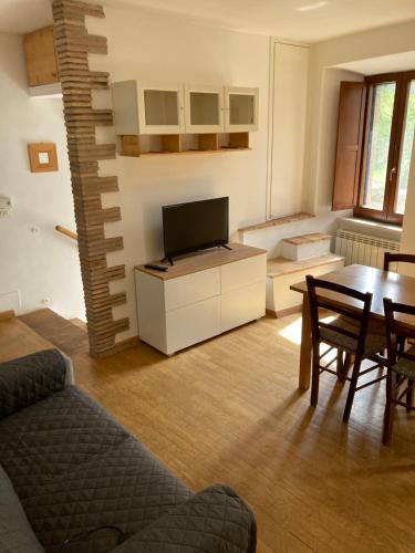 a living room with a couch and a table at Casa Vacanze Mary in Orvieto