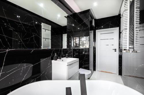 Ένα μπάνιο στο Let's Sea by 2HomeRent