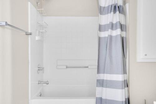 a bathroom with a shower with a shower curtain at Sunnyvale 1BR w Pool WD Gym nr 101 SFO-1049 in Sunnyvale