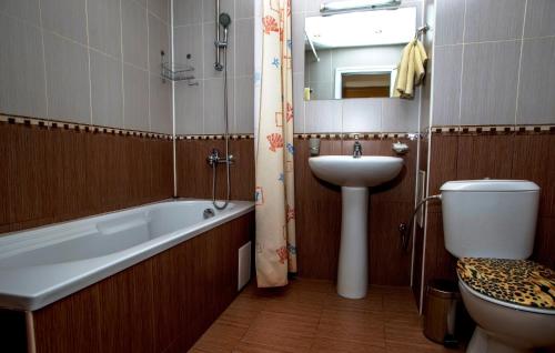 A bathroom at Hotel Akvaya