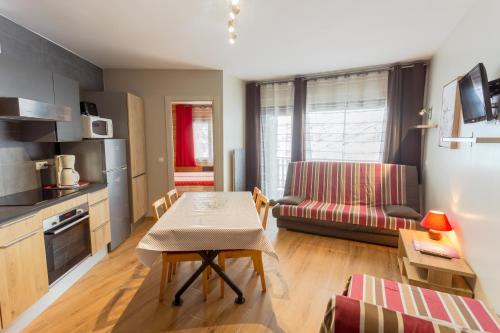  Tetras Pedrous -  Room  picture :   Shower    TV    Kitchenette                           