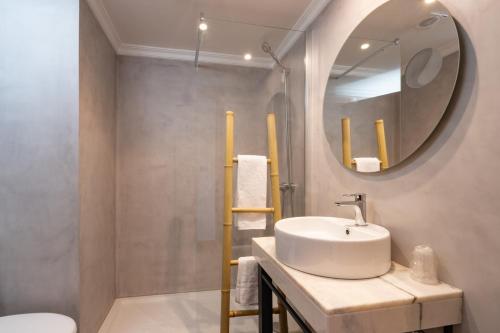 a bathroom with a sink and a mirror at Imperhotel by Umbral in Fátima