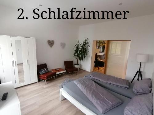 a living room with a bed and a couch at Exklusive Ferienwohnung im Zentrum von Plauen in Plauen