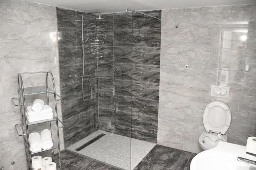 Ένα μπάνιο στο Apartmani Niko