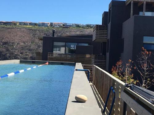 Πισίνα στο ή κοντά στο Ilanga Beach House
