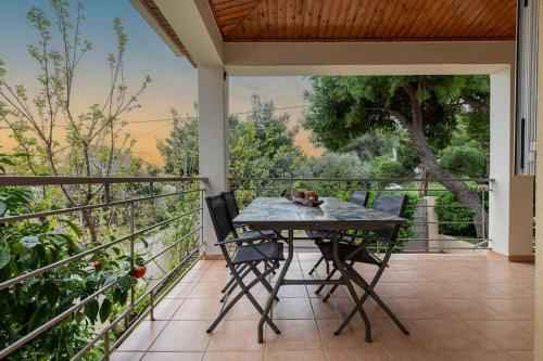 cosy house near the airport and the beach