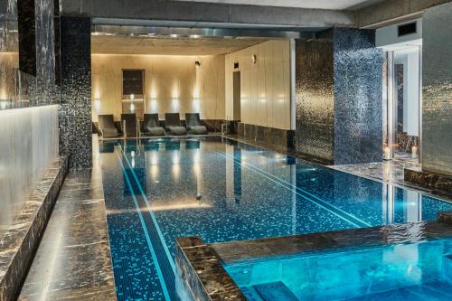 Bazén v ubytování Hotel Monopol nebo v jeho okolí