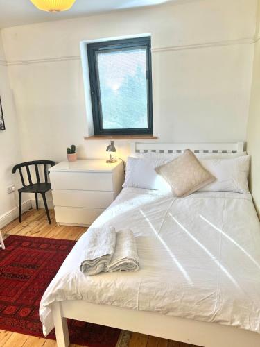 Large Double Room With Private Ensuite In Walthamstow London E17 large-double-room-with-private-ensuite-in-walthamstow-london-e17