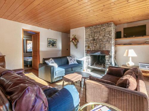 Photo de la galerie de l'établissement Appartement familial à Val-d'Isère - 5 pers, 70 m², centre, terrasse, WIFI - FR-1-519-33, à Val dʼIsère