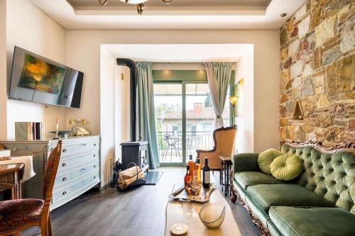 Foto Queen's stone legend, royal living by Acropolis 5