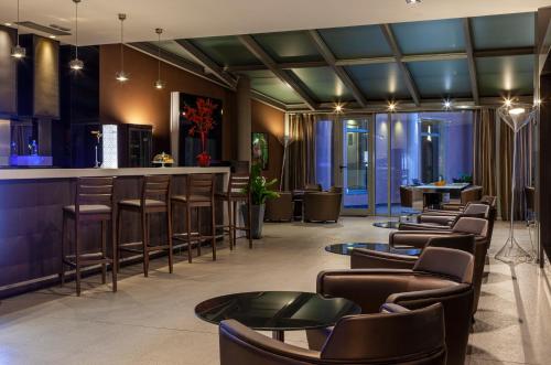 a lobby with a bar with chairs and tables at Porcel Torneo in Seville