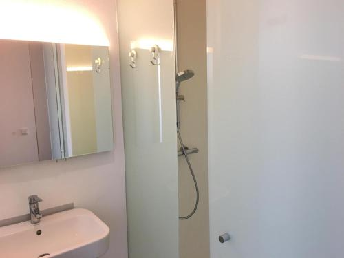 A bathroom at Ferienhaus am See Neusiedl