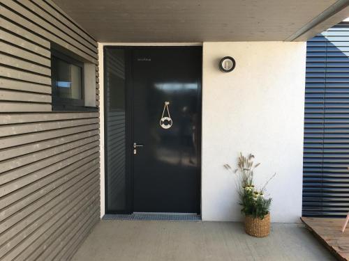 a black door of a house with a purse at Ferienhaus am See Neusiedl in Neusiedl am See