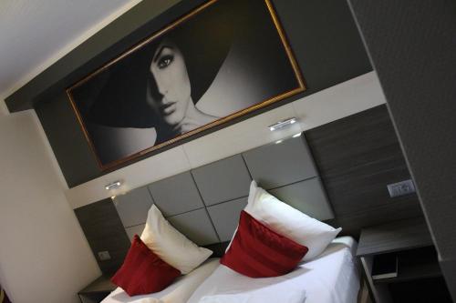 Llit o llits en una habitació de Rheinhotel Lilie