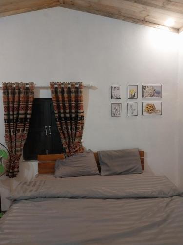 Katil atau katil-katil dalam bilik di Homestay Hoàng Vũ
