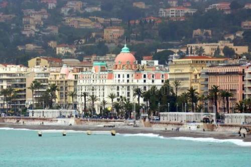 Luxurious 2 bedrooms on Promenades des Anglais
