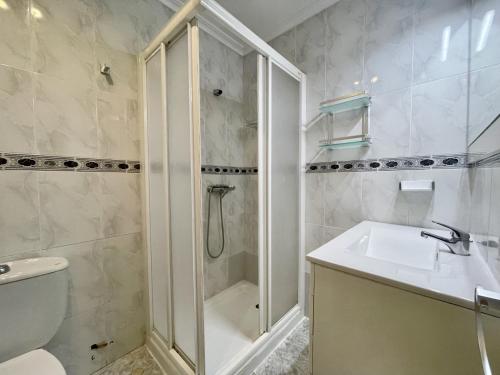 Kúpeľňa v ubytovaní Caballos Levante Beach Apartment