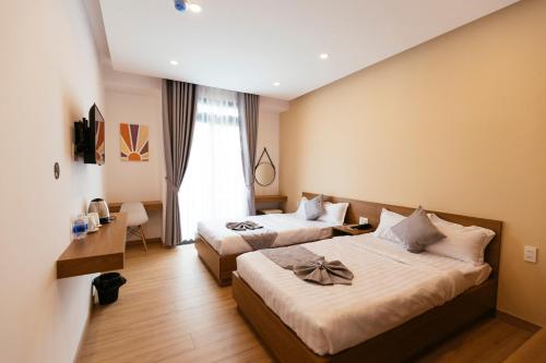 Postel nebo postele na pokoji v ubytování Minh Chi Hotel