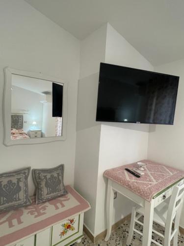 Affittacamere Il Vicoletto Aria Onaにあるテレビまたはエンターテインメントセンター