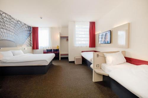Postel nebo postele na pokoji v ubytování B&B HOTEL Katowice Centrum