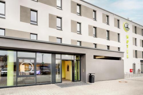 an office building with a yellow door at B&B Hotel Kehl in Kehl am Rhein