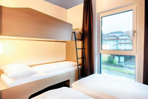 Postel nebo postele na pokoji v ubytování B&B Hotel Kempten