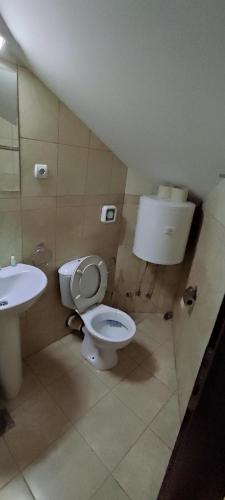 Un baño de Restoran Filipovic