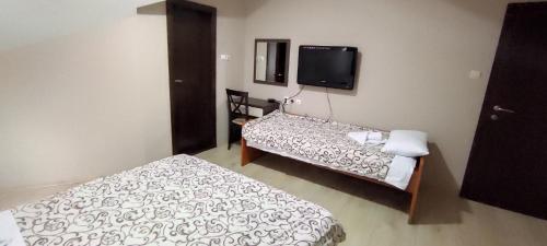 Una cama o camas en una habitación de Restoran Filipovic