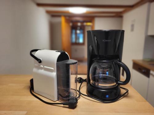 a coffee maker and a toaster sitting on a counter at Sunnaschi Appartements - Wohnungen oder gesamt als "Hütte" in Laterns