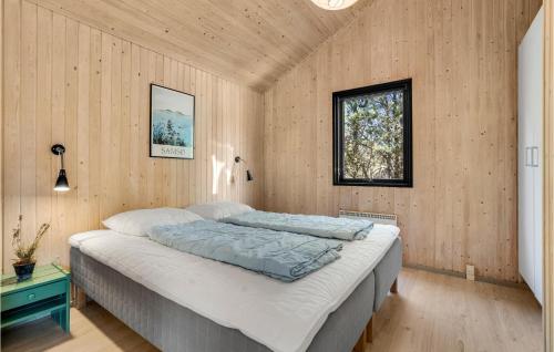 En eller flere senge i et værelse på Stunning Home In Sams With House Sea View