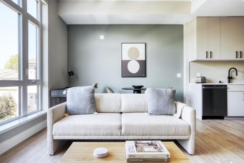 Φωτογραφία από το άλμπουμ του Mountain View studio w pool gym nr tech HQs SFO-1206 σε Σανιβέιλ