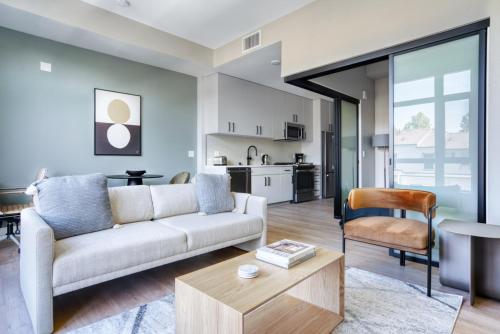 Φωτογραφία από το άλμπουμ του Mountain View studio w pool gym nr tech HQs SFO-1206 σε Σανιβέιλ