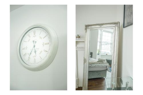 Cama ou camas em um quarto em The Royal Bell Apartments - Central Bromley