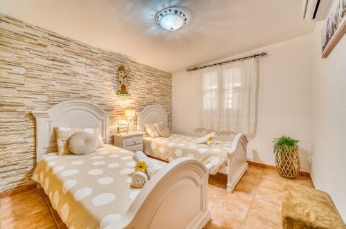Postel nebo postele na pokoji v ubytování Ideal Property Mallorca - Can Caragol Inca
