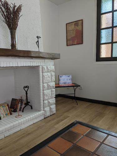Fotografie z fotogalerie ubytování Au chalet d'Illiers Combray, grand jardin arboré v destinaci Illiers