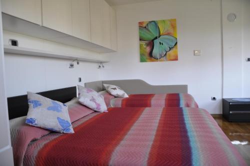 Säng eller sängar i ett rum på Alessia Apartments-top location and garage parking