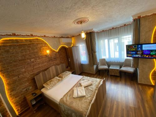 a hotel room with a bed and a tv at GOLDEN ARROW OLD CİTY HOTEL in Istanbul