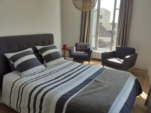 Photo de la galerie de l'établissement centre ville, chambre indépendante 20m2 et sa salle de bain privée, à Nogent-le-Rotrou