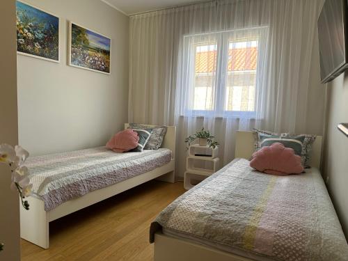 Luxury Old Town Apartment with Sea View