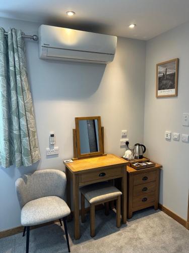 a room with a desk with a mirror and two chairs at Royal Oak Guesthouse in Orkney