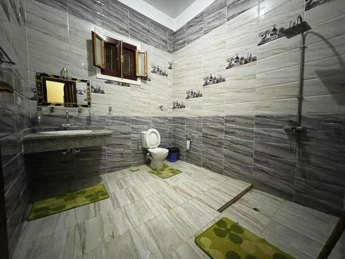 a bathroom with a toilet and a sink at Happiness Guest House in Luxor