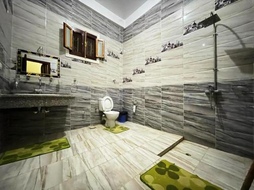 a bathroom with a toilet and a sink at Happiness Guest House in Luxor