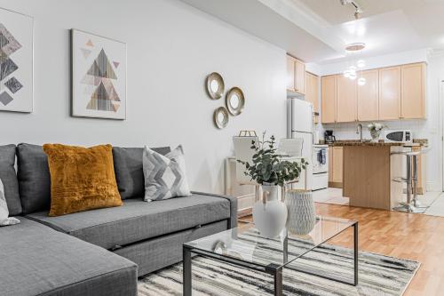 Executive 1+Den Condo, Parking – Photos 2