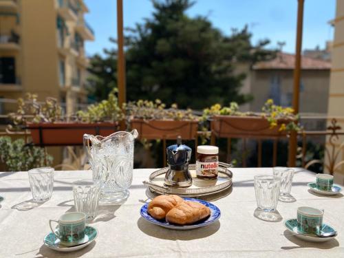 a table with a plate of croissants on it at Hostdomus - Bilocale da Patrizia in Finale Ligure