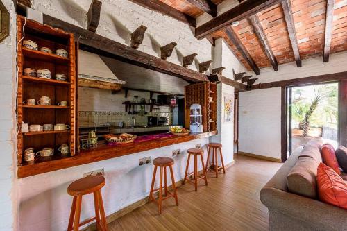 Η κουζίνα ή μικρή κουζίνα στο Cuarto Privado en Hostal Para 2 Personas Valle
